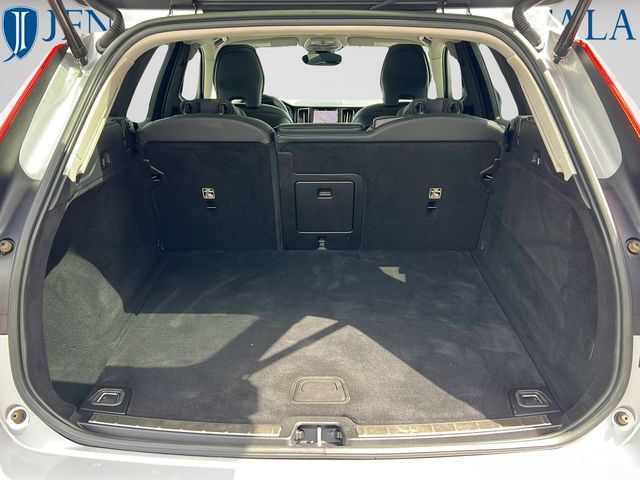 Used 2023 Volvo XC60 B5 Plus AWD/4WD image 12