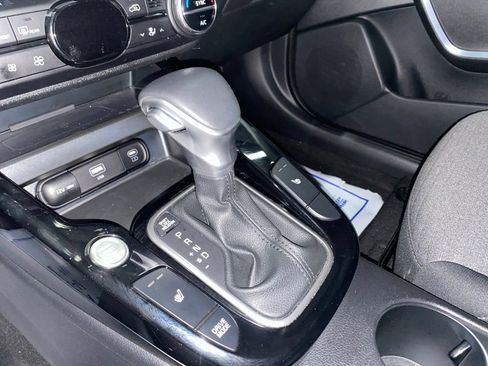 Used 2025 Kia Soul EX FWD image 16
