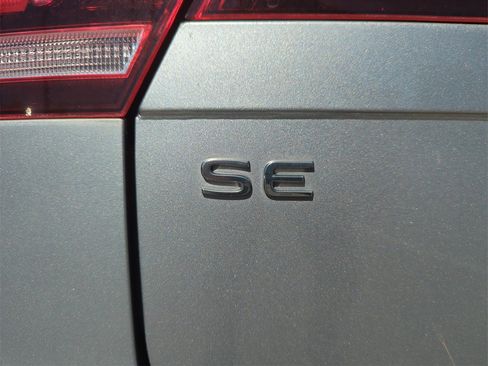 Used 2022 Volkswagen Tiguan SE image 15