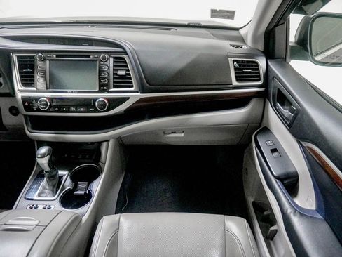 Used 2015 Toyota Highlander Limited Platinum AWD/4WD image 33