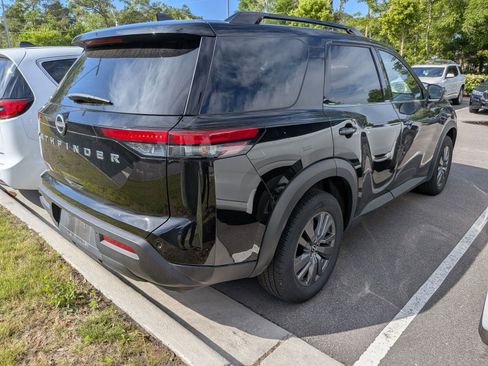 Used 2025 Nissan Pathfinder SV FWD image 2