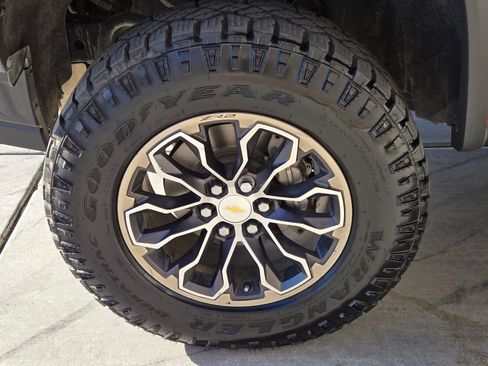 Used 2018 Chevrolet Colorado ZR2 image 11