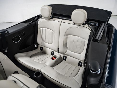 Used 2018 MINI Cooper S image 13