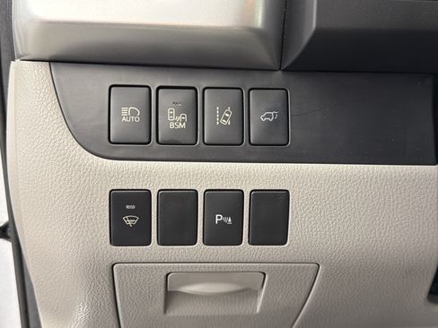 Used 2015 Toyota Highlander Limited w/ Driver Technology Package FWD image 14
