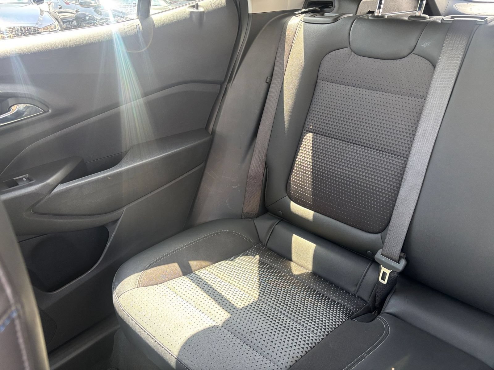Used 2025 Chevrolet Trax LT w/ LT Convenience Package FWD image 35