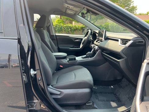 Used 2025 Toyota RAV4 XLE AWD/4WD image 30