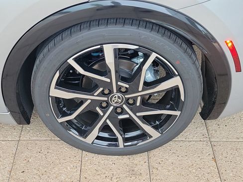 New 2026 Toyota Prius Plug-In Hybrid FWD image 5