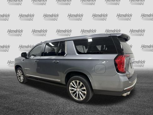 Used 2022 GMC Yukon XL Denali w/ Denali Premium Package AWD/4WD image 8