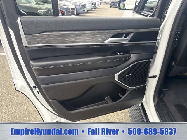 Used 2024 Jeep Wagoneer Series III AWD/4WD image 18