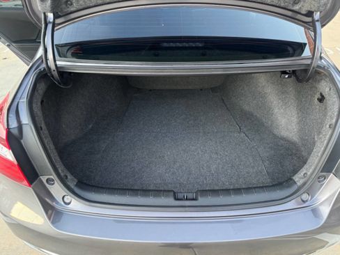 Used 2017 Honda Accord LX image 9