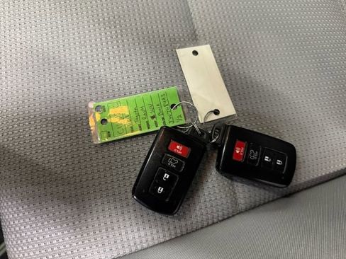 Used 2018 Toyota RAV4 Adventure image 26