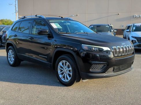 Used 2020 Jeep Cherokee Latitude w/ Cold Weather Group image 3