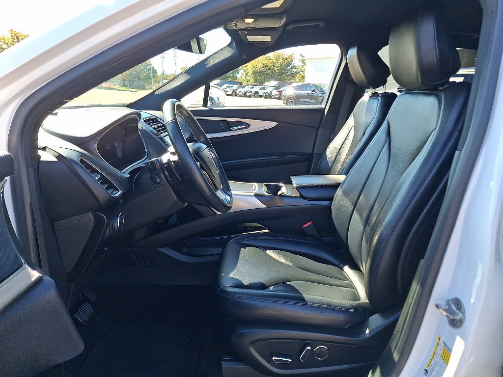 Used 2020 Lincoln Nautilus Premier AWD/4WD image 15