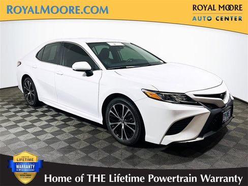 Certified 2019 Toyota Camry SE image 1