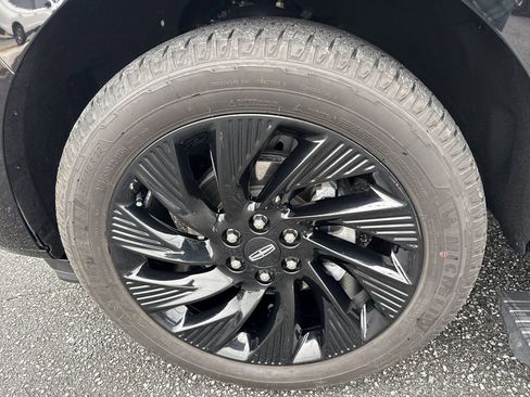 Used 2025 Lincoln Navigator L Reserve w/ Jet Appearance Package image 11