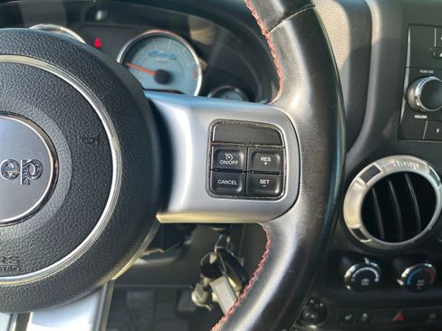 Used 2012 Jeep Wrangler Sahara image 21