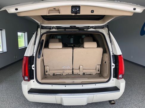 Used 2011 Cadillac Escalade Premium AWD/4WD image 9