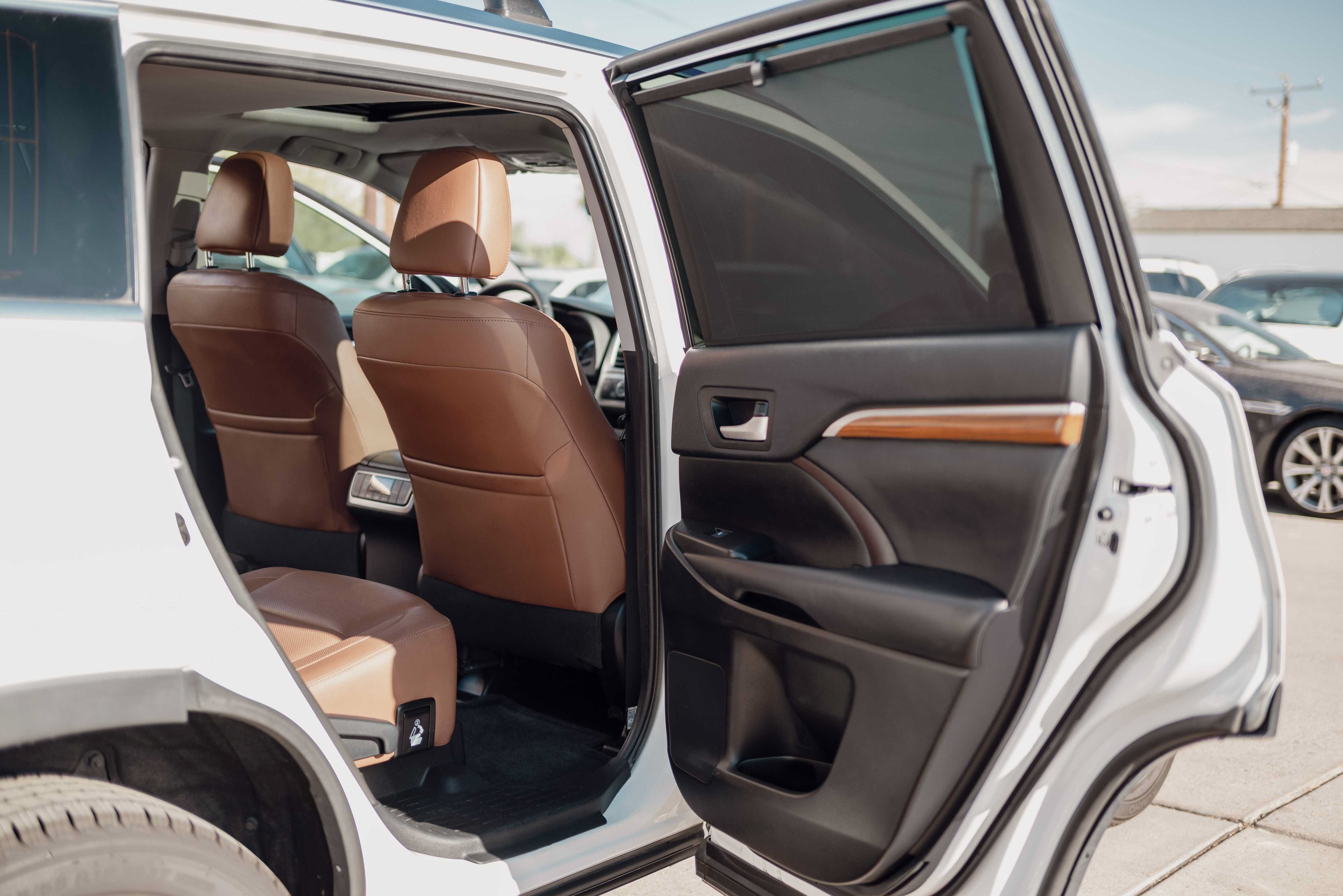 Used 2019 Toyota Highlander Limited w/ Carpet Mat Package (TMS) FWD image 15
