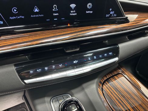 Used 2022 Cadillac Escalade Premium Luxury AWD/4WD image 16