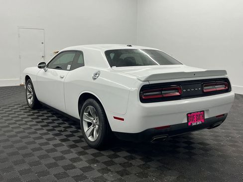 Used 2019 Dodge Challenger SXT image 3