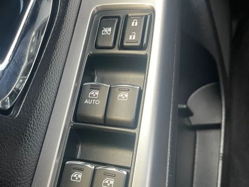 Used 2017 Subaru Crosstrek 2.0i Premium image 11