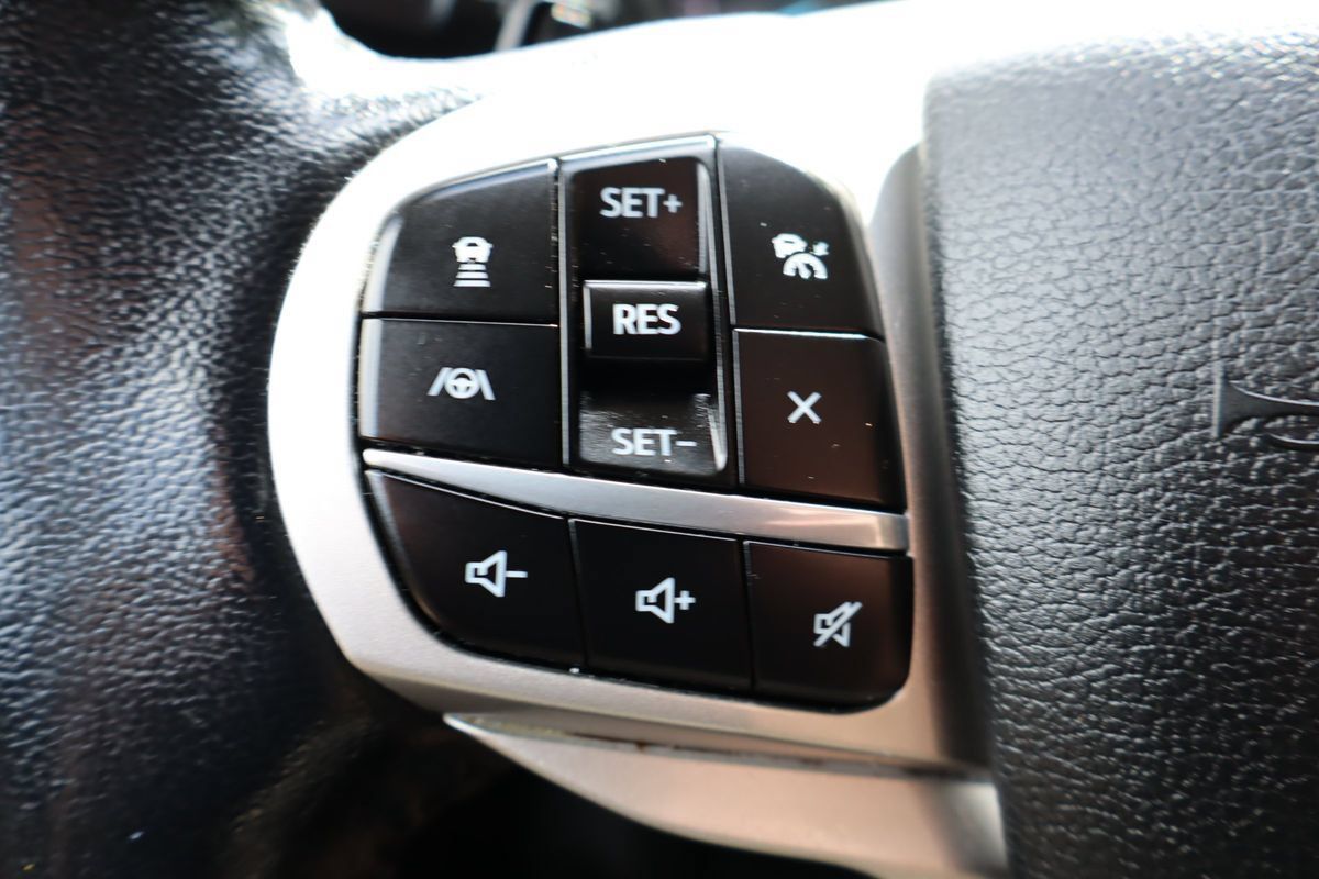 Used 2021 Ford Explorer XLT w/ Equipment Group 202A AWD/4WD image 32
