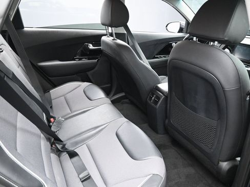 Used 2020 Kia Niro EX image 33