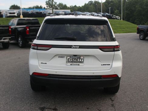 Used 2024 Jeep Grand Cherokee Limited w/ Black Appearance Package AWD/4WD image 7