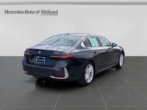 Used 2024 BMW 530i w/ Premium Package image 7