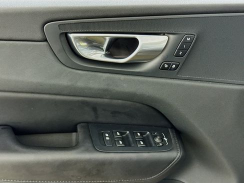 Used 2023 Volvo XC60 B5 Plus AWD/4WD image 20