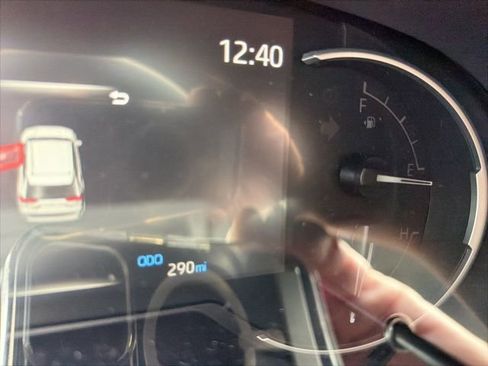 Used 2025 Toyota RAV4 XLE w/ Convenience Package image 27