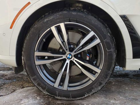 Used 2025 BMW X7 M60i image 14