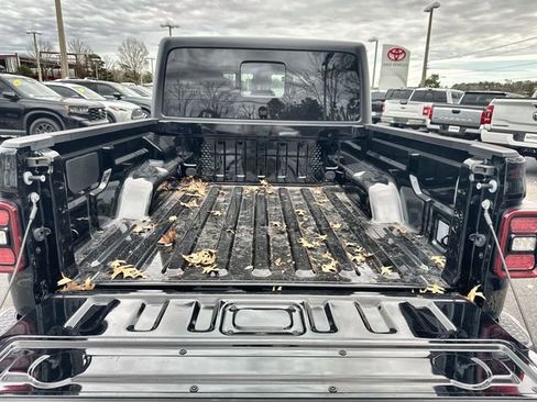 Used 2025 Jeep Gladiator Willys image 31