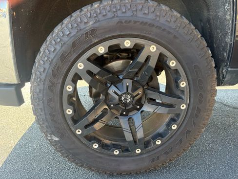 Used 2018 Chevrolet Silverado 1500 LT image 24