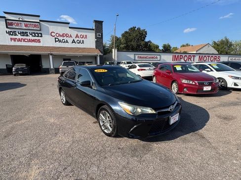 Used 2017 Toyota Camry SE FWD image 3