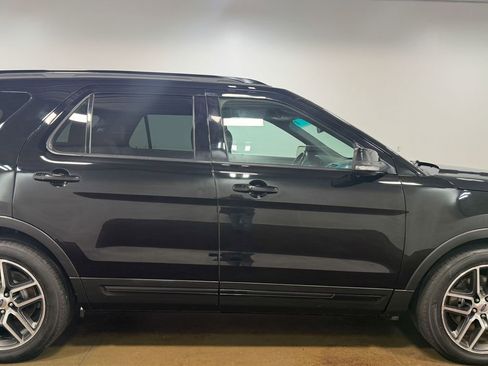 Used 2017 Ford Explorer Sport w/ Equipment Group 401A AWD/4WD image 31
