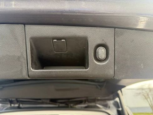 Used 2018 Chevrolet Suburban Premier image 10