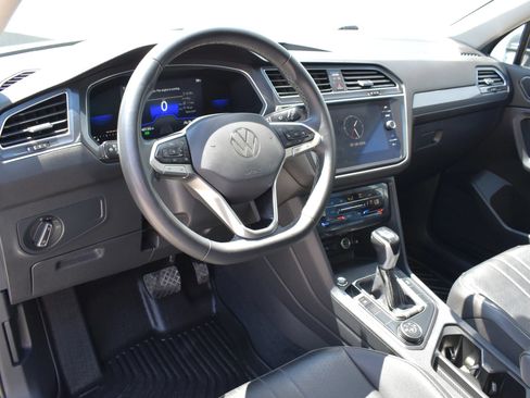 Used 2022 Volkswagen Tiguan SE AWD/4WD image 10