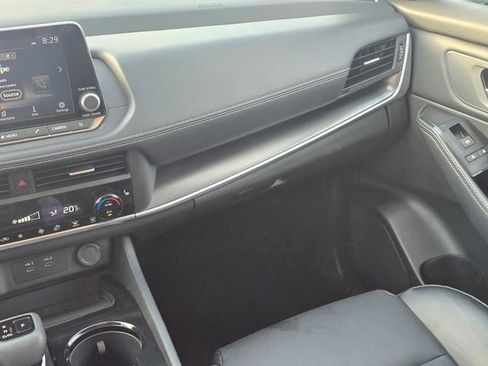 Used 2024 Nissan Rogue SV w/ SV Premium Package FWD image 19