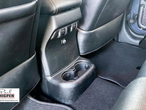 Used 2018 Jeep Wrangler Unlimited Sport image 32