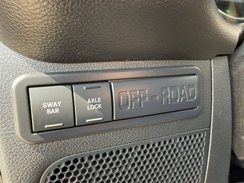 Used 2016 Jeep Wrangler Rubicon w/ Power Convenience Group AWD/4WD image 35