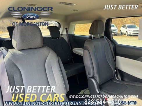 Used 2023 Kia Carnival LX image 15