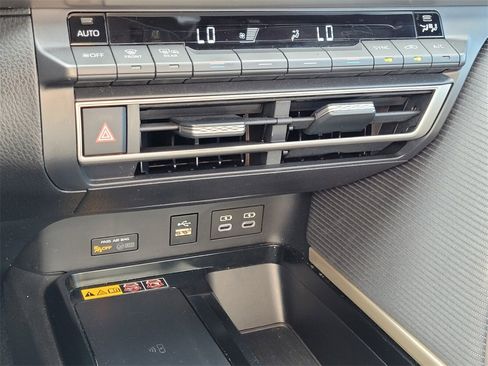 Used 2025 Toyota Camry SE image 19