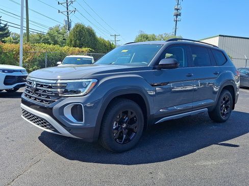 New 2026 Volkswagen Atlas Peak Edition AWD/4WD image 2