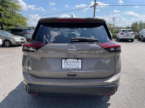 Used 2024 Nissan Rogue SV FWD image 3