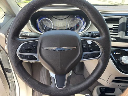 Used 2021 Chrysler Voyager LX image 26