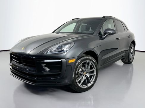 Certified 2025 Porsche Macan image 1