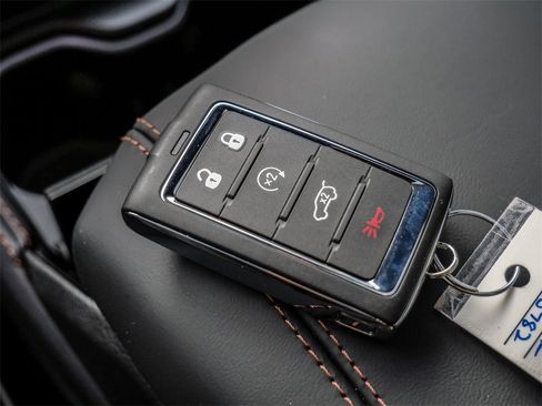 New 2026 Jeep Grand Cherokee Summit image 37