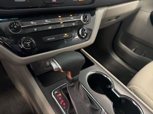 Used 2020 Kia Sedona L image 22