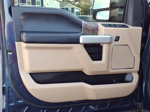 Used 2017 Ford F350 Lariat w/ Chrome Package image 15